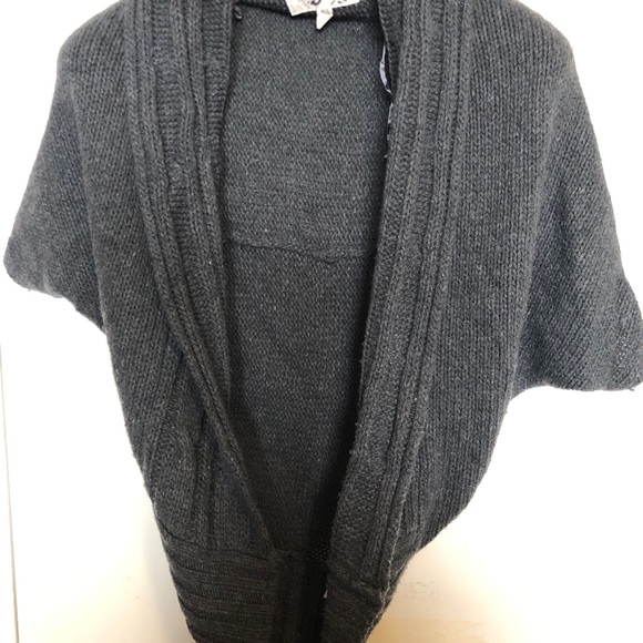 sleeveless cardigan - Picture 2 of 2